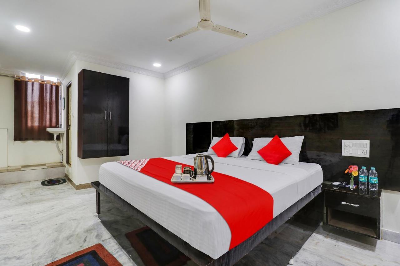Oyo Dharani Grand Hotel Khammam Exterior photo